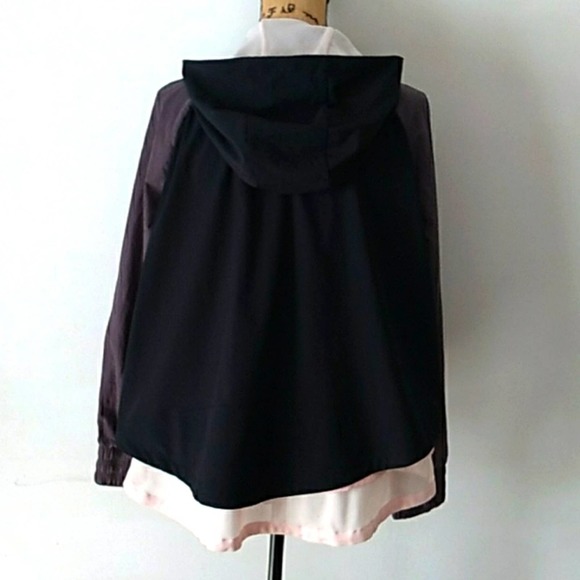 🔥Fabletics Hooded Zip Up Windbreaker Jacket - Picture 5 of 6